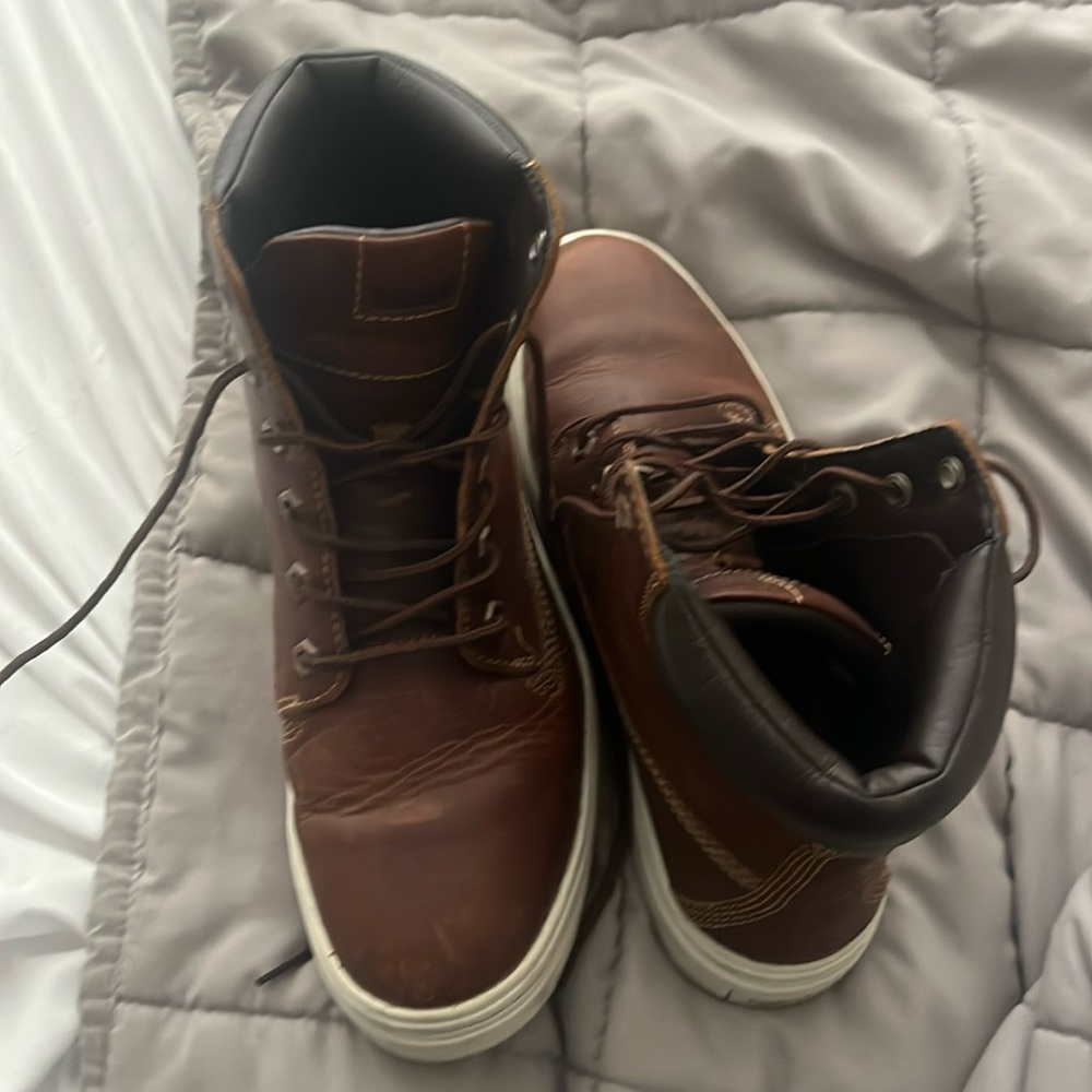 Women’s timberland boots - size 8 hardly worn!
